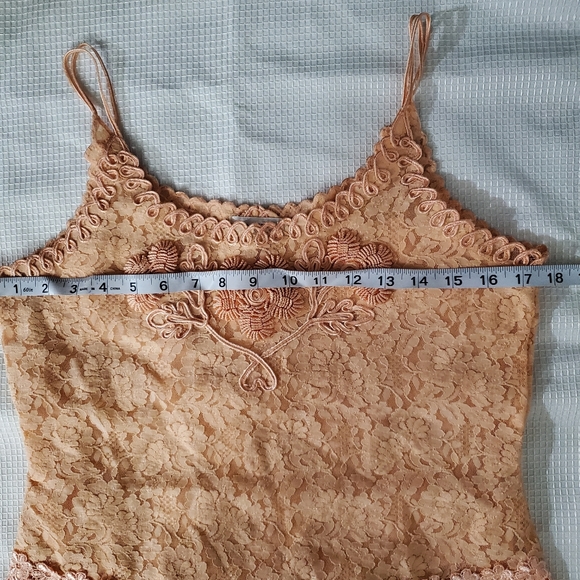 Sleeveless Lace Crochet Top Fully Lined Size Small - Picture 8 of 10